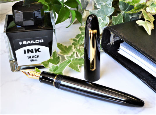 【氷河】　光沢仕上げ　レジン+蓄光素材　木軸ボールペン　G2　ブラック 氷河】 光沢仕上げ レジン+蓄光素材 木軸ボールペン G2 ブラック