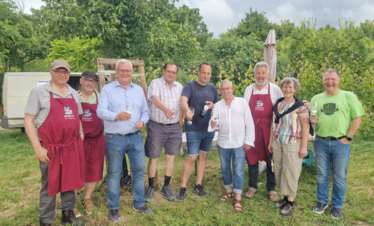 Team Verein Dorfblick mit Bürgermeister Thomas Steiner und Obmann Hans Moser