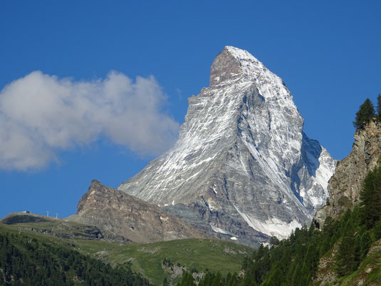 Matterhorn mit Hörnligrat (Mitte), Zmuttgrat (rechts) und Furggengrat (links)