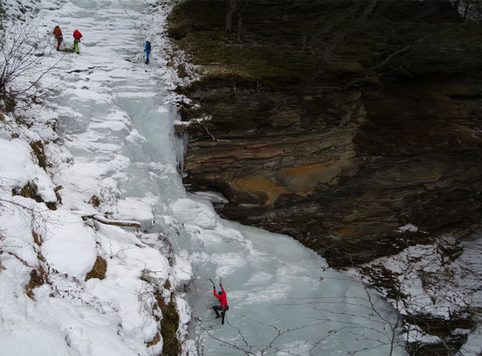 Eisklettern mit Bergführer, Eiskletterkurs mit Bergführer, Eisklettern lernen, Eisklettern für Einsteiger, Eisklettern Mehrseillänge, Eisklettern Vorstieg lernen, guided ice climbing course, ice climbing with mountainguide, salzburg, gastein, lungau,