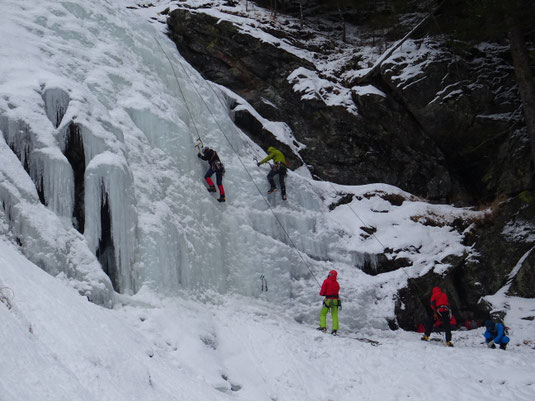 Eisklettern mit Bergführer in Salzburg, Eiskletterkurs mit Bergführer, Eisklettern für Einsteiger, Eisklettern Mehrseillänge, Eisklettern Vorstieg lernen, guided ice climbing course, ice climbing with mountainguide, maltatal, murtal, Gastein, Kärnten,