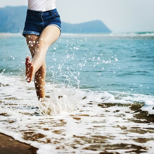 Anxiety-free woman kicking water.
