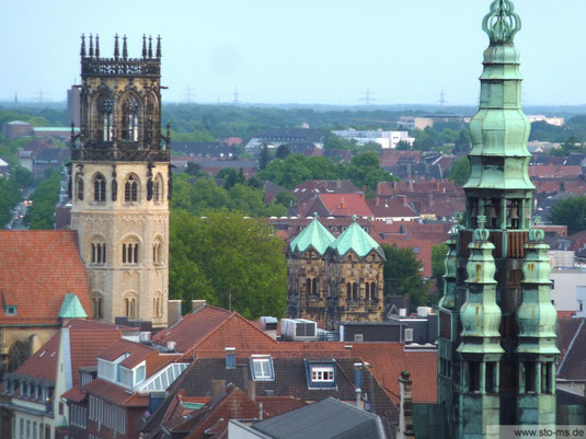 Blick auf den Stadthausturm und die Ludgerikirche