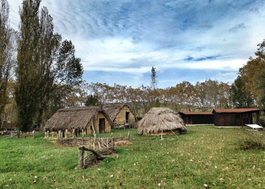 Reconstrucción de poblado neolítico