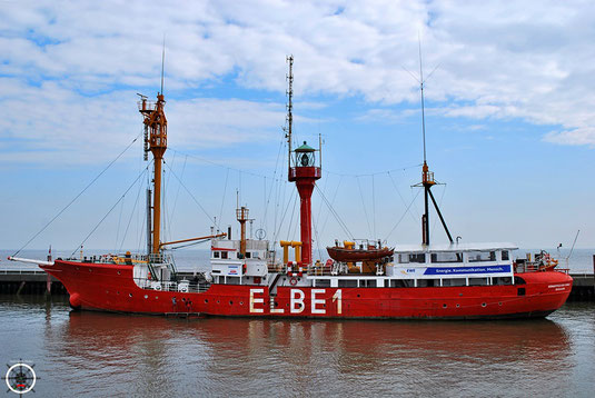 Feuerschiff Elbe 1 bei Abfahrt aus dem Hafen
