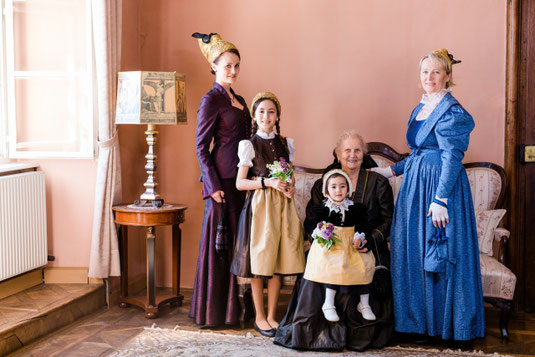 Familienaufnahme Goldhauben Mauthausen  - Foto: Ernecker Photography