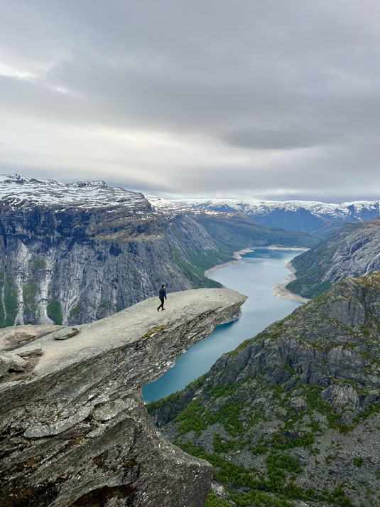 Ich auf der Trolltunga. (Foto: Robert)