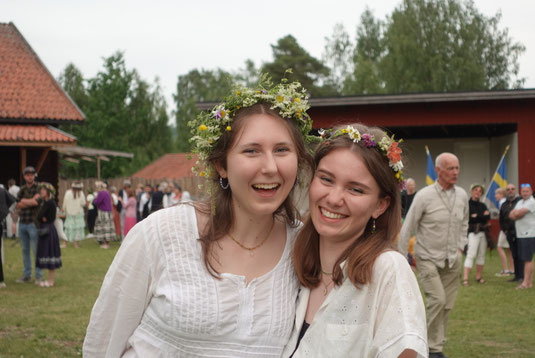 Siri und ich an Midsommar (Foto Emilia Bethge)
