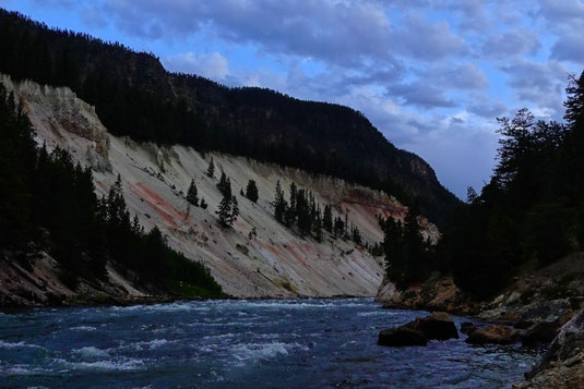 Camping overnight in Yellowstone Canyon, 7 Mile Hole, Backcountry camping, Yellowstone River