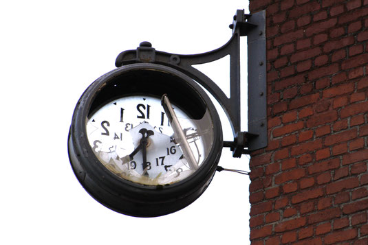 Time perception, why does time go so fast, conscious living, essay on time