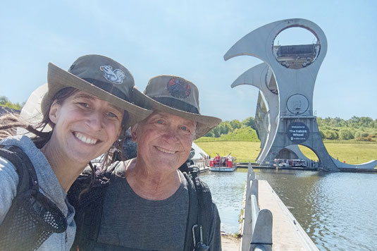 Sarah und Rand wandern den John Muir Way in Schottland, Falkirk Wheel auf dem John Muir Way, Wanderung, Sehenswürdigkeiten, Schottland, Wanderweg, Fernwanderweg, Schiffsschleuse, Falkirk