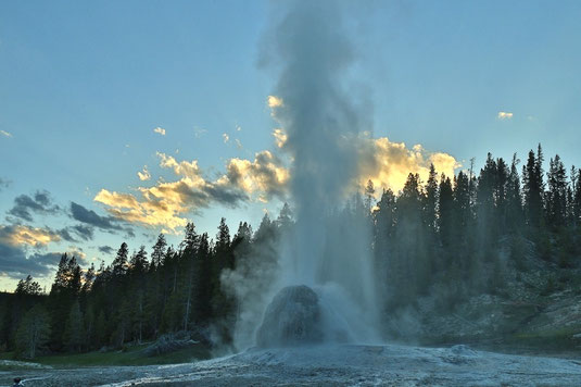 Lone Star Geyser, Yellowstone National Park, geysers in Yellowstone, sunset, golden hour, backcountry camping