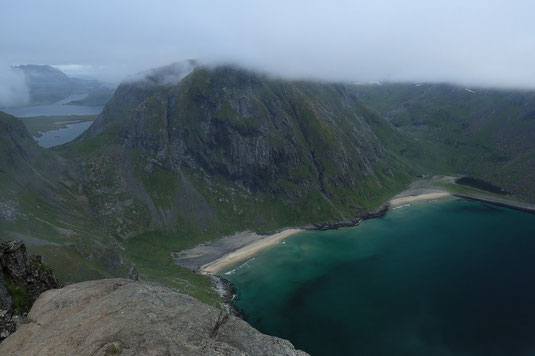 Ryten Mountain, hiking Lofoten, midnight sun, where to see the midnight sun on Lofoten, Norway, Roadtrip, camping