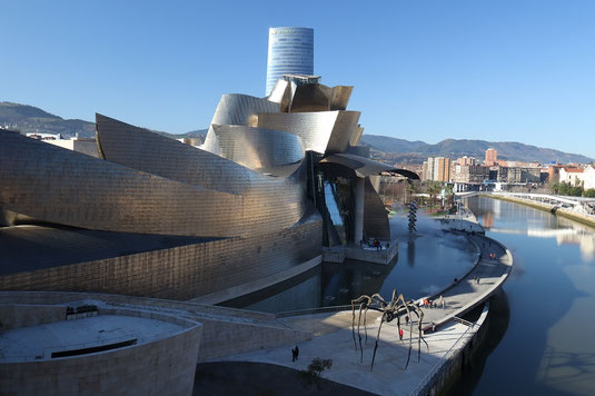 Guggenheim Museum in Bilbao, Kunst Tour Spanien, Zugreise, Städtetrip, Moderne Kunst
