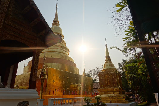 Wat Phra Singh, temples of Chiang Mai, chanting monks, Thailand's temples, golden temple