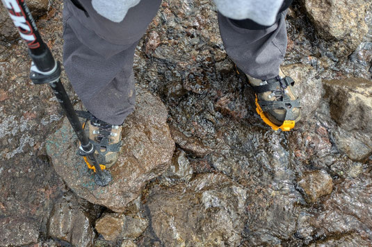 Mudpons von Cnoc, Steigeisen für Matsch, rutschfeste Sohlen, Wandern im Matsch, Färöer-Inseln
