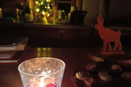 Weihnachten in einer Berghütte, Berghütte mieten, Bayern, Urlaub auf der Alm, Almhütte im Winter, selbstversorger
