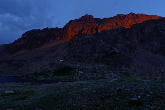 Alpenglow Rocky Mountains, camping, hiking, trekking, USA, sunset, orange light, campspot, public land