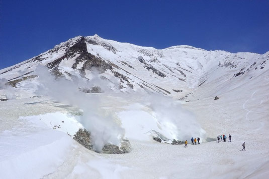 Mount Ashaidake, winter hiking in Japan, Hokkaido, mountain hiking, volcano