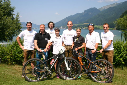 Tourismusmanager, Organisatoren, Funktionäre und die beiden Staatsmeisterinnen von Österreich und Deutschland ziehen im Vorfeld der Challenge werbemäig an einem Strang. Foto: WaPA