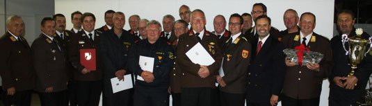 Die geehrten Mitglieder der Feuerwehren im Magistratsbereich Krems. Foto: FF Krems