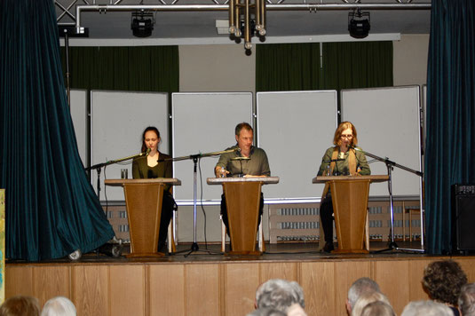 Yvonne Foster, Michael Kamp und Monika Bujinski lesen den "Traum des Gerontius" (v.l.).