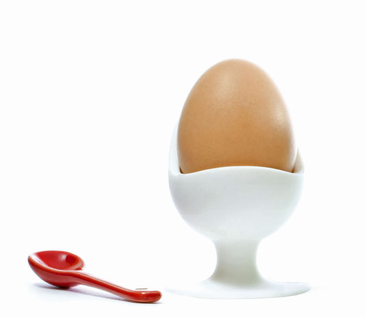 Harte Schale, leckerer Kern - das Ei ist ein Klassiker auf deutschen Frühstückstischen. Foto: djd/BRAINSTREAM GmbH