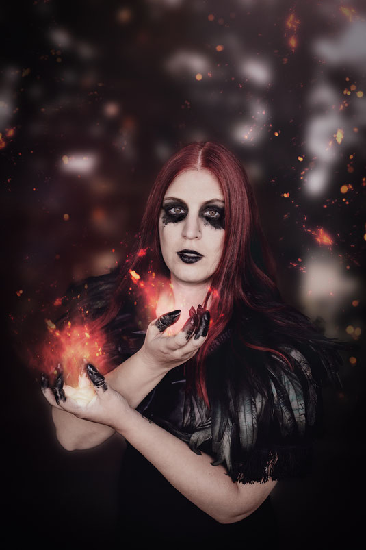 Dark Fantasy Portrait Fotografie Shooting Cosplay Larp Düster Fotograf Vogt Ravensburg Wangen Allgäu Kostüm Model fantasievoll Halloween Rabe Langwuhr Weiher Bad Wurzach Gothic Märchen Fine Art Bildretusche Hexe Zauberin Wicca Magierin Magie Zauber See