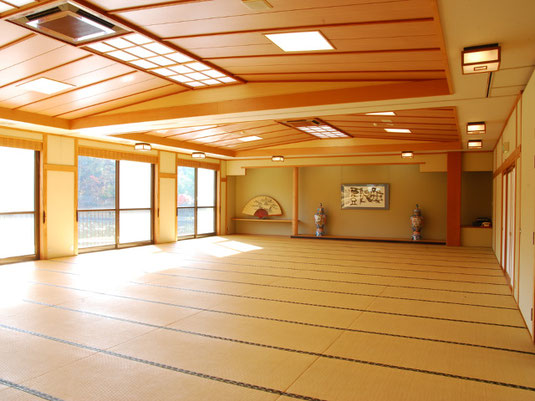 バスケ合宿の戦術ミーティング場所として使える宿泊施設の大広間（新潟県新発田市）