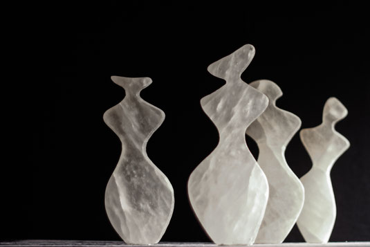 Heidrun Feistner: Bonjour Monsieur M. / Alabaster / Foto Anna Laura Feistner