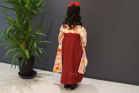 卒園式のお子様の袴の着付けもお任せ下さい。