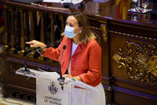Paula Llobet en el Pleno del Ayuntamiento de Valencia