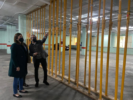 Catalá y Ballester visitando el sótano del Mercado de Benicalap