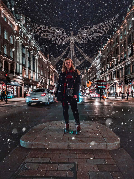 Zu sehen ist die berühmte Oxford Street in London zur Winterzeit