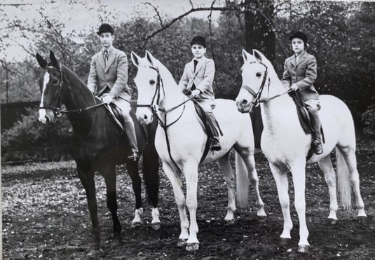 Alexander jr, Freek jr. en Suzanne aan de Lageweg, Westenschouwen. (Foto: B. Boot)