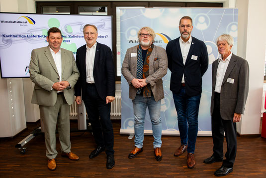 Standen für den Austausch zur geplanten EU-Regelung von Lieferketten zur Verfügung: Andreas Bosk, Bernd Lange, André Bödeker, Oliver Schrader, Prof. Dr. Ulrich Giese (v.l.).  (Foto: Philipp Ziebart)