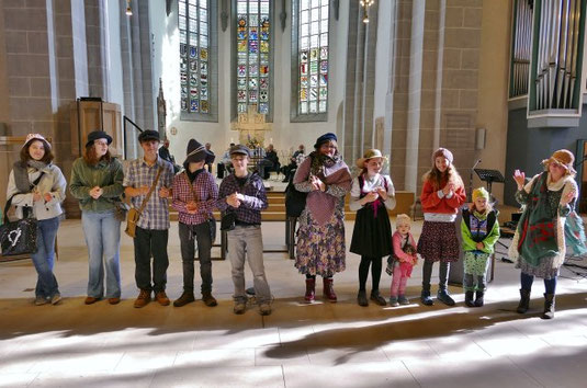 Gottesdienst zusammen mit Diakonischem Werk - Erntedank im Kleiderschrank