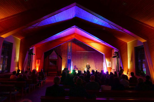 Worte und mehr - Benefizabend für KiJuFam-Arbeit in der Kirchengemeinde Oberkaufungen