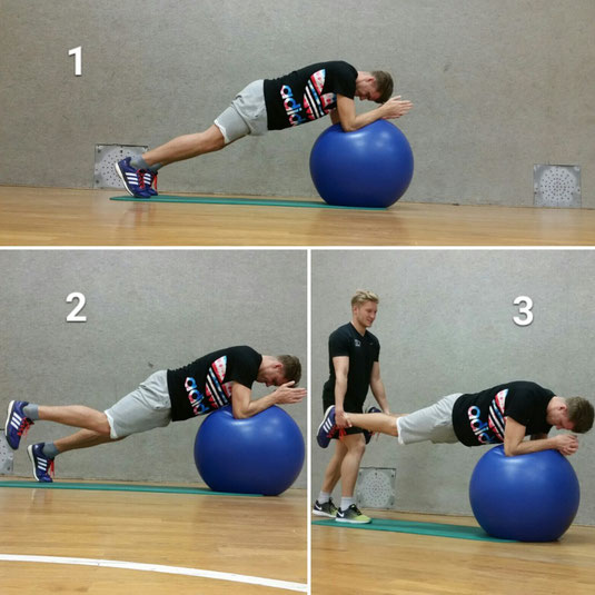 Unterarmstütvariationen (Planks) auf dem Pezziball