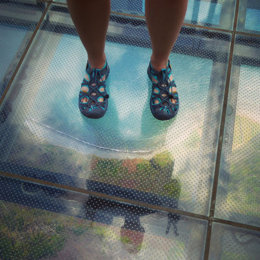 Madeira Skywalk Cabo Girao Wandern auf Madeira inKeen Sandalen 500m 500 Meter über dem Meer Steilklippe