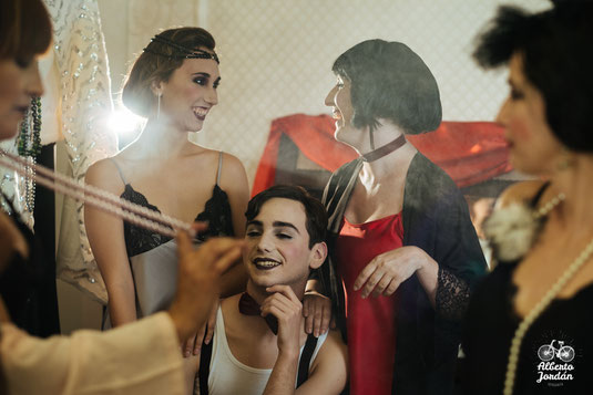 albertojordan cabaret años20 1920s fashion fashionshow fashionphotoshoot photoshoot portrait vintage roaringtwenties crazyyears annéesfolles flappers goldentwenties fujifilm_xseries fujifilm cabaret the twenties 1920s editorial editorialportrait drama