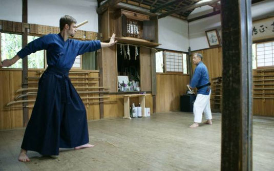 Michael Reinhard Sensei con Sugino Yokihiro Sensei al dojo del TSKSR in Giappone