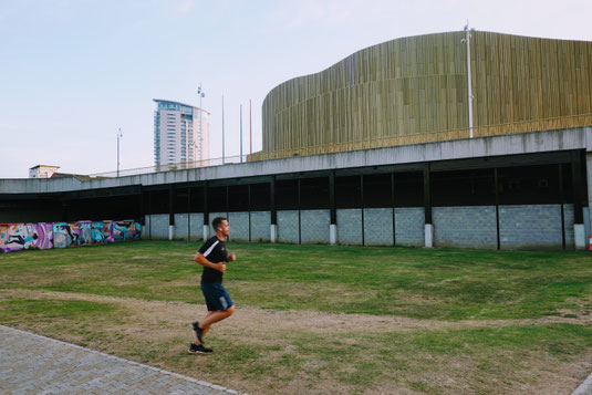 Im alten Hafen wurde vor ein paar Jahren ein architektonisch interessantes Kulturzentrum gebaut.