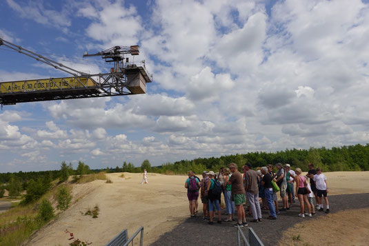 Der Kohletagebau hinterließ zerstörte Landschaften...