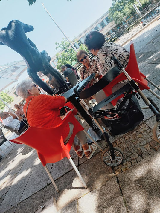 Das italienische Café am Hauptplatz ist immer gut besucht.