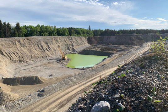 Blick in die Kiesgrube (Foto: Jonas Schlenger) 