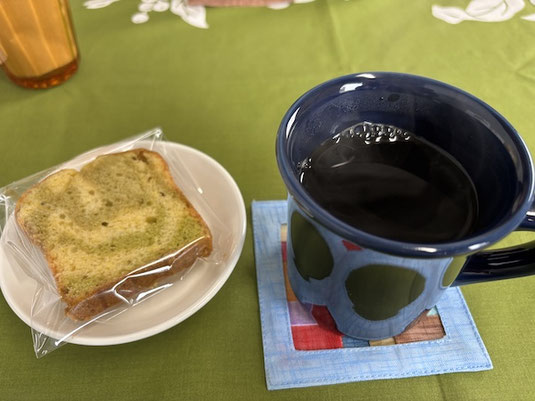 コーヒー、パウンドケーキ
