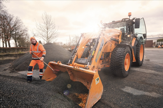 Ausbildung bei der Stadtmeisterei mit Bagger