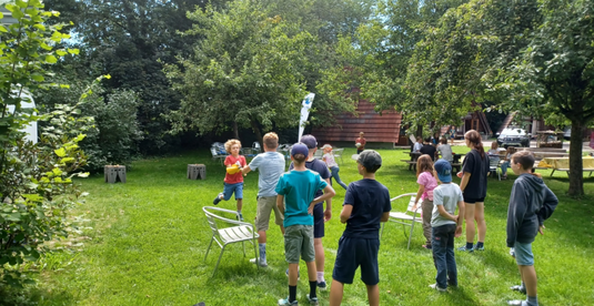 Die Kinder beim Storch sucht Futter - Spiel. Foto: Hermann Kunze