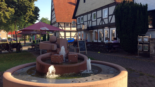 Pause mit Wurst und Bier